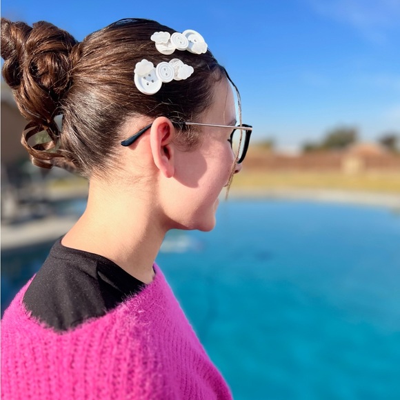 White Hair Clip - Picture 2 of 3